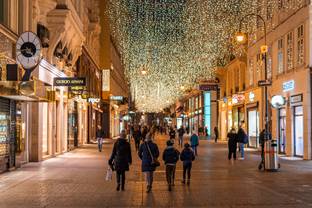‘Bijna 4 op de 10 Nederlanders gaf minder geld uit aan feestkleding afgelopen december’