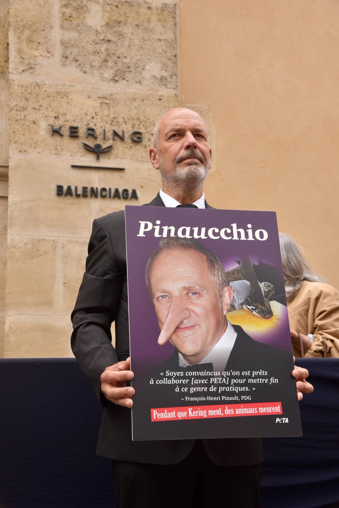 Action Peta lors de l'AG Kering 2025