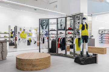 La marque de sport Salomon inaugure un flagship sur les Champs-Élysées 