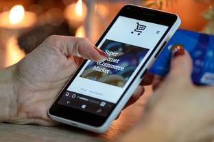 Shift to online shopping continues as consumer mobility remains low