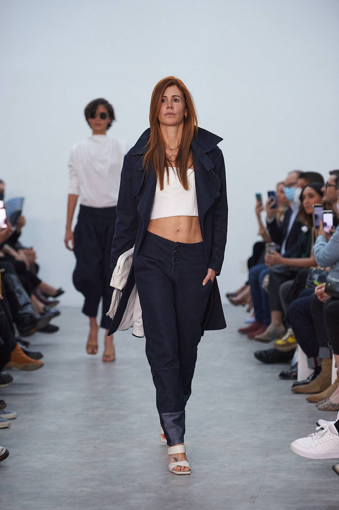 Total looks con mezclilla se combinan con crop tops.