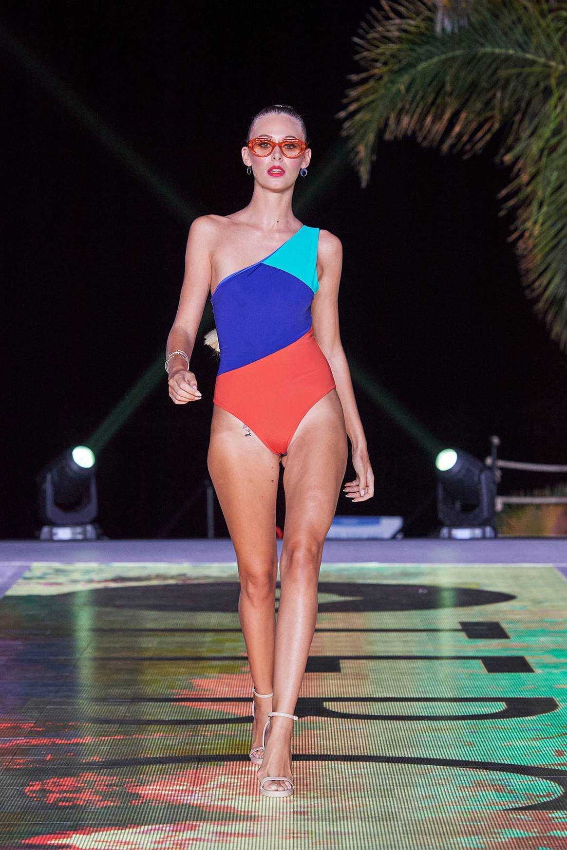 Photo Credits: Desfile de Jesús Gutiérrez. Tenerife Fashion Beach Costa Adeje.