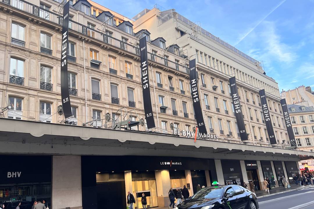 Affichage Shein au BHV Marais pour célébrer son ouverture