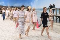 Дефиле на пляже: на показе Chanel модели промочили ноги