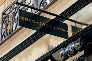 John Galliano onthult nieuwe retailconcept