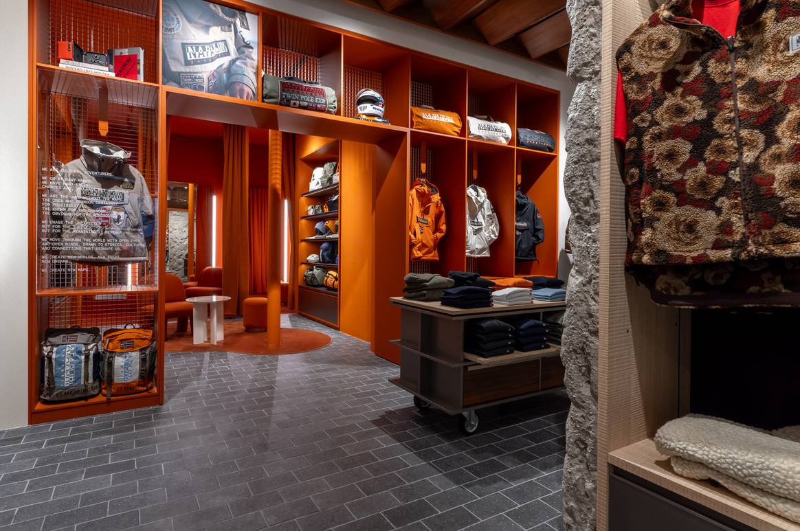 "DNA-Wand" im neuen Napapijri-Flagships in Paris   Credits:  Paolo Valentini / Napapijri