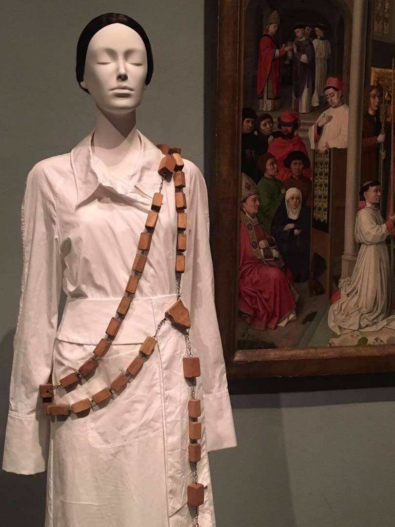 El catolicismo imaginado por los modistas se exhibe en Nueva York