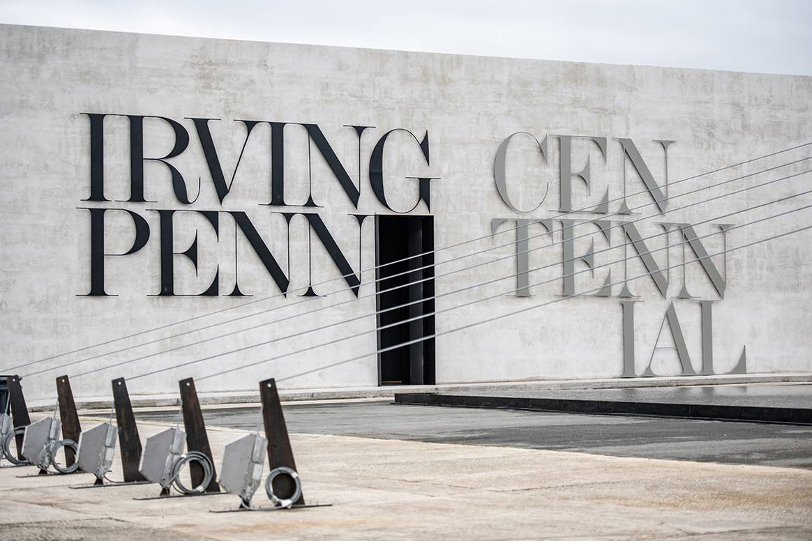 Exposición “Irving Penn: Centennial”, del 23 de noviembre de 2024 al 1 de mayo de 2025 en el Centro MOP del Muelle de Batería de La Coruña, Galicia (España).