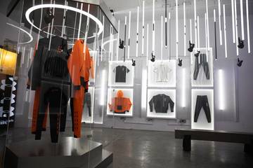 Under Armour reduce perspectivas mientras prepara su salto a nuevas categorías