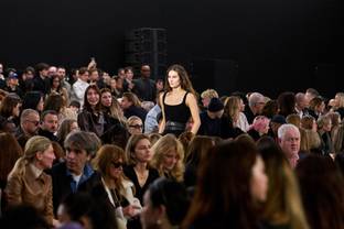 Les tendances AH 2025 de Milan Fashion Week : ceintures et 50 nuances de gris