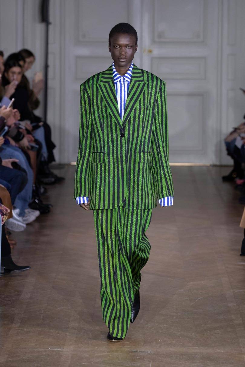 Christian Wijnants AW19 introduceert nostalgisch kleurenspel en virtuoze tailoring