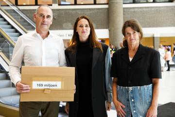 Sympany roept Tweede Kamer op: “Doe iets met de jaarlijks 169 miljoen kilo weggegooid textiel”