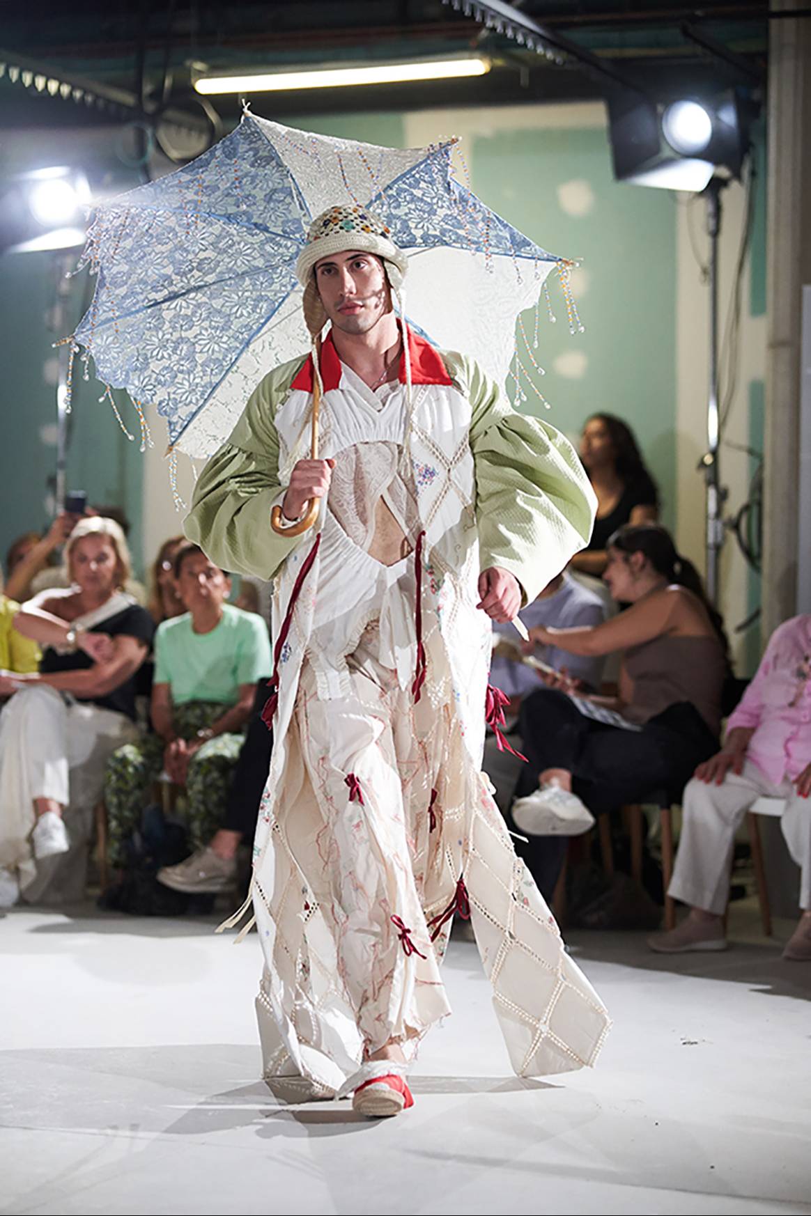 Créditos: Desfile “Hâlô” de recién graduados del LCI Barcelona, promoción de 2023. LCI, fotografía de cortesía.