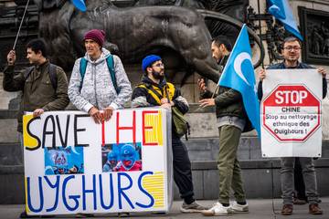 Travail forcé des Ouïghours : une plainte en France déclarée irrecevable mais une autre bientôt déposée