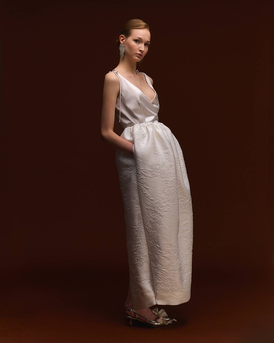 Colección de vestidos de novia “Bridal Capsule Collection” de Moisés Nieto, fotografía de campaña.