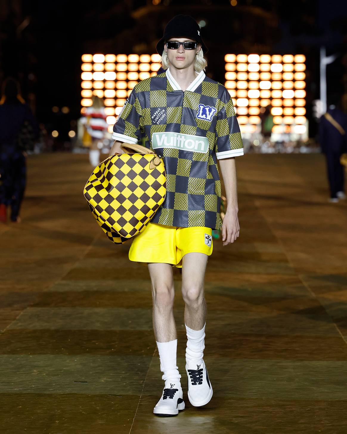 Het debuut van Pharrell Williams voor Louis Vuitton. Beelden via Louis Vuitton