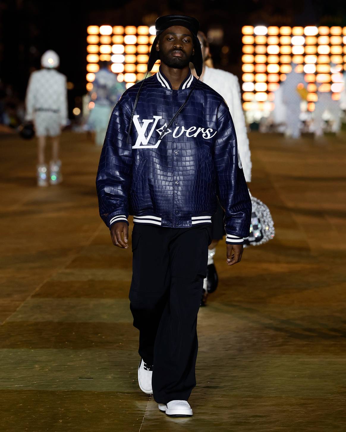 Het debuut van Pharrell Williams voor Louis Vuitton. Beelden via Louis Vuitton