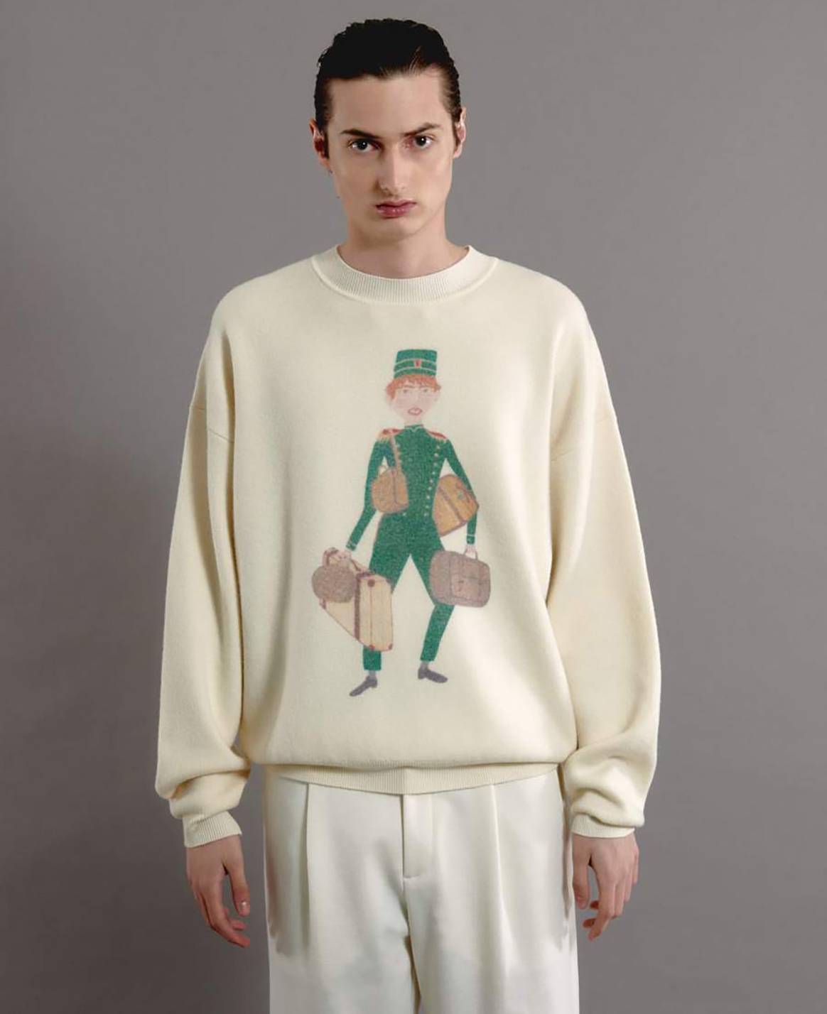 Tejidos italianos y tonos champagne: C. Tangana lanza la primera colección de su firma “Late Checkout”