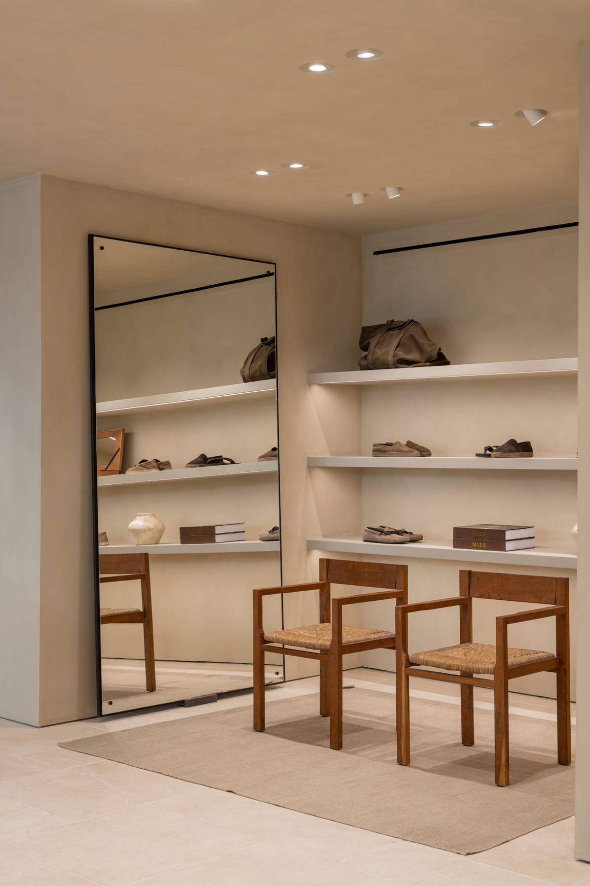 Nueva pop-up de Massimo Dutti en Saint-Tropez.