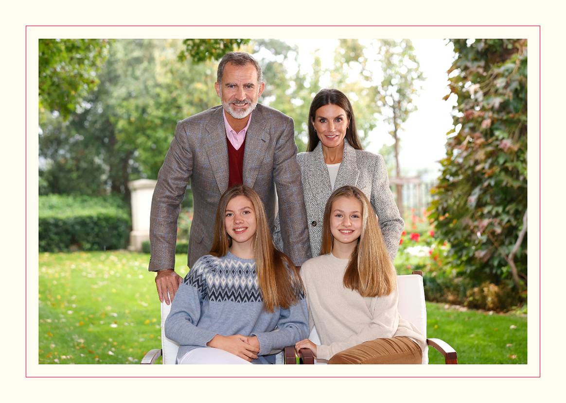Photo Credits: Felicitación de Navidad 2021 de SS.MM. los Reyes, la Princesa de Asturias y la Infanta Doña Sofía. Casa de S.M. el Rey.
