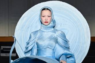 Première fois à la Haute Couture parisienne : la marque chinoise Cheney Chan