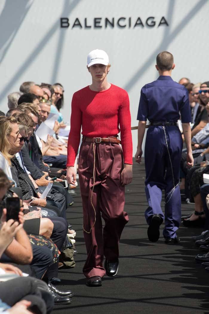 Balenciaga debutó en moda masculina apelando a los códigos del fundador