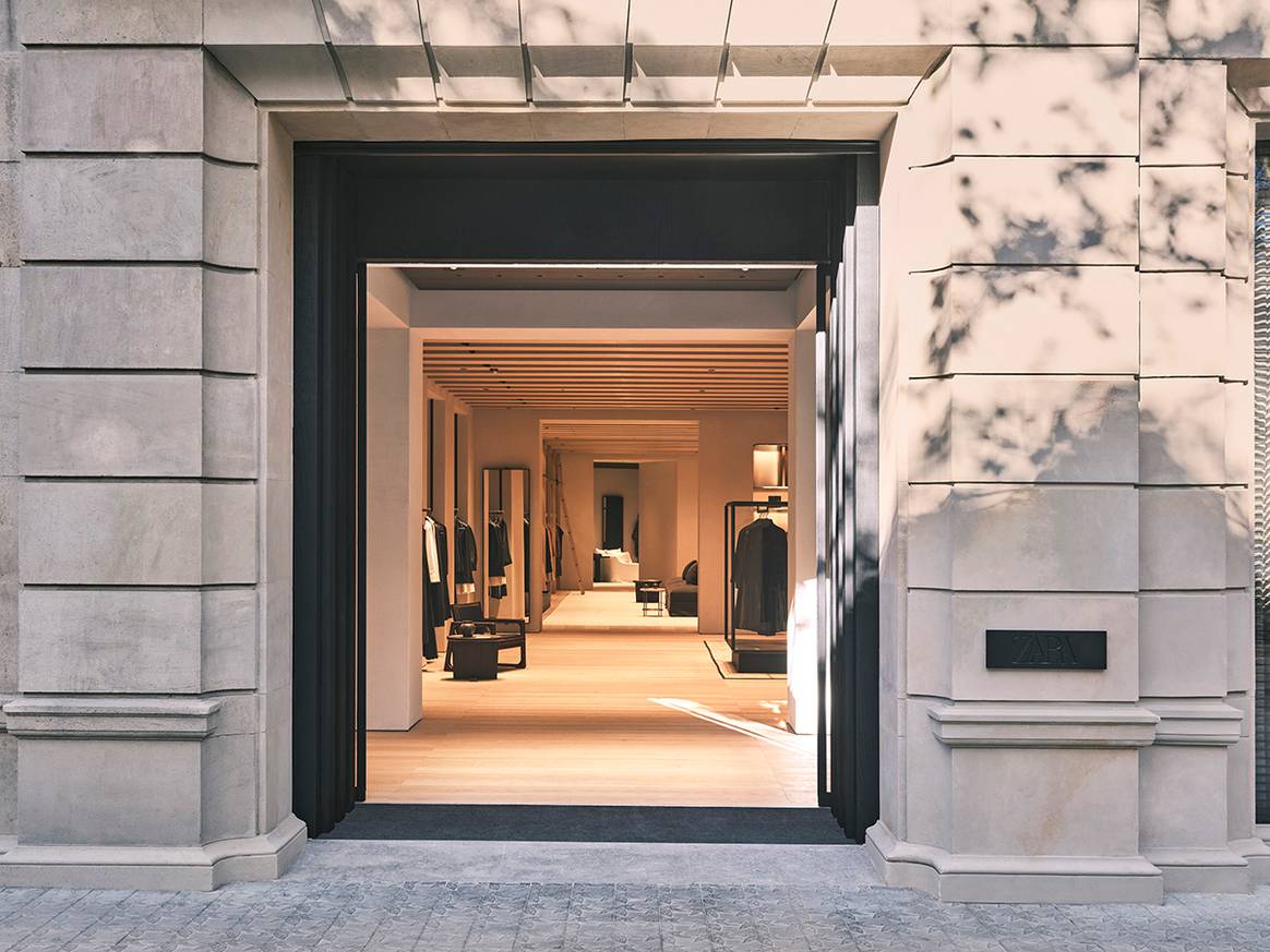 Tienda de Zara diseñada por Vincent Van Duysen en el número 584 de la avenida Diagonal de Barcelona (España).