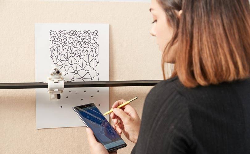 Samsung lädt Absolventin Aurélie Fontan ein, mit dem Mobiltelefon zu designen