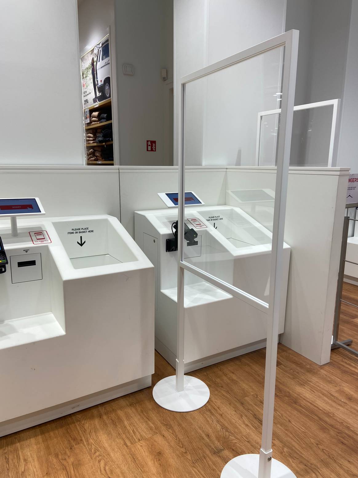Uniqlo self scan(via Melvin van Tholl)