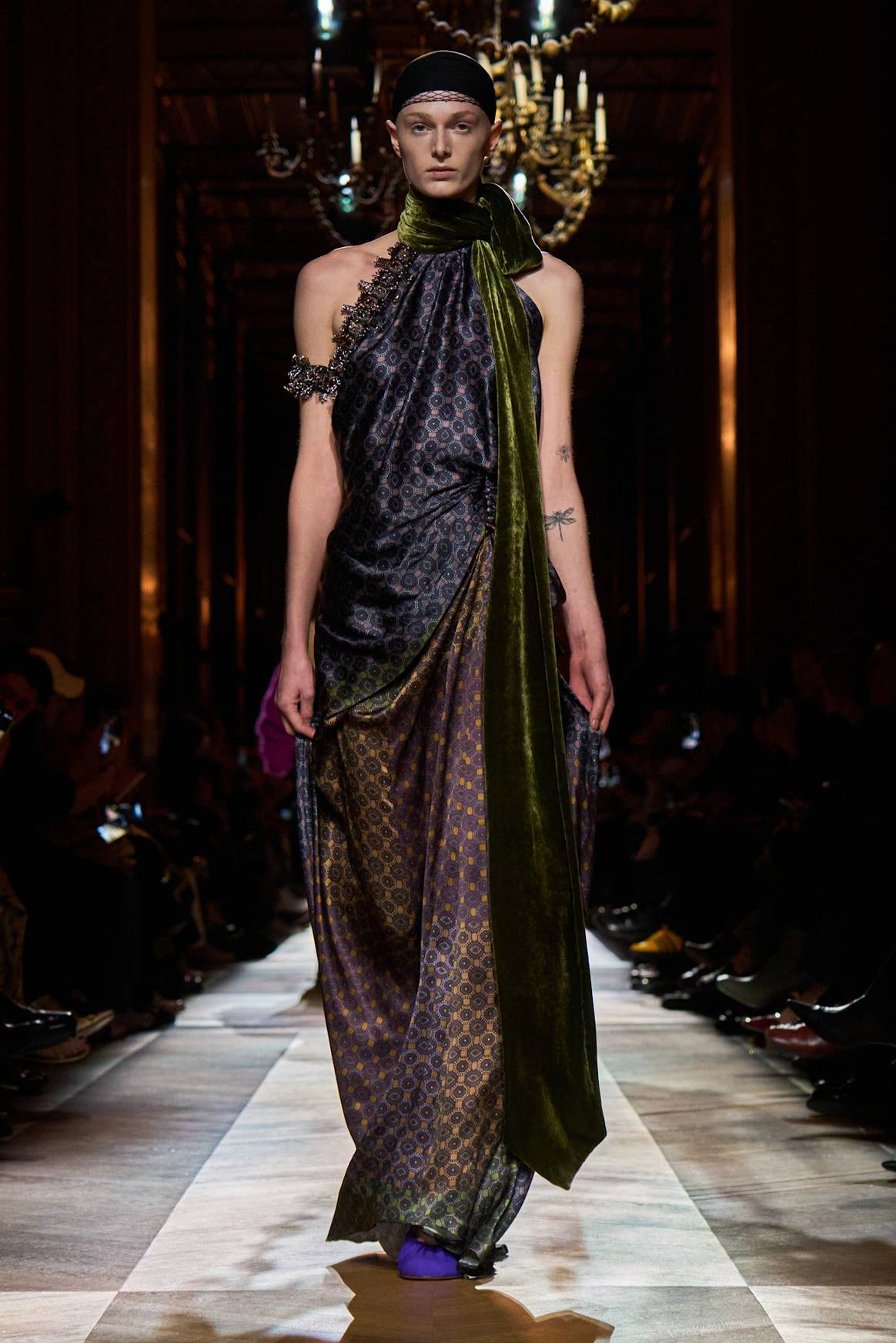 Una mezcla de estampados en Dries van Noten FW25.