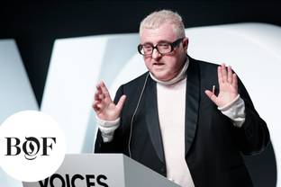 Video: Amuserend, maar ook provocerend: Alber Elbaz' inzichten over de mode-industrie