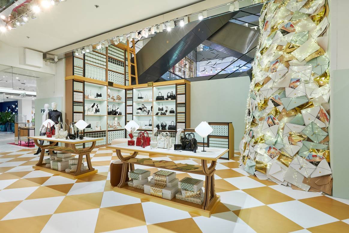 Prada inaugure un pop-up au Printemps Haussmann