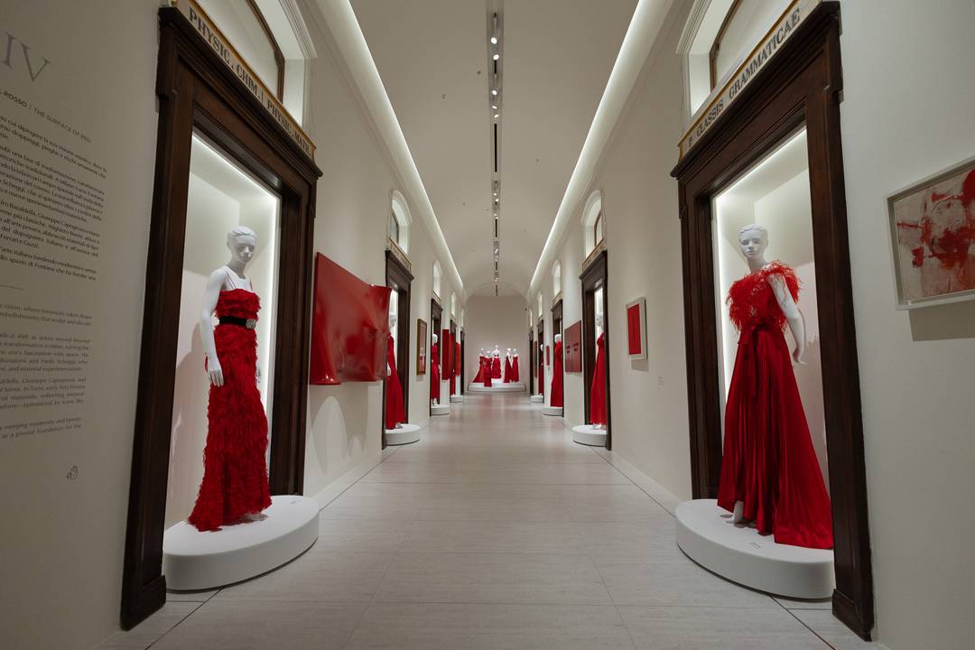 Pm23, la mostra Orizzonti Rosso, ph Whatever Milan