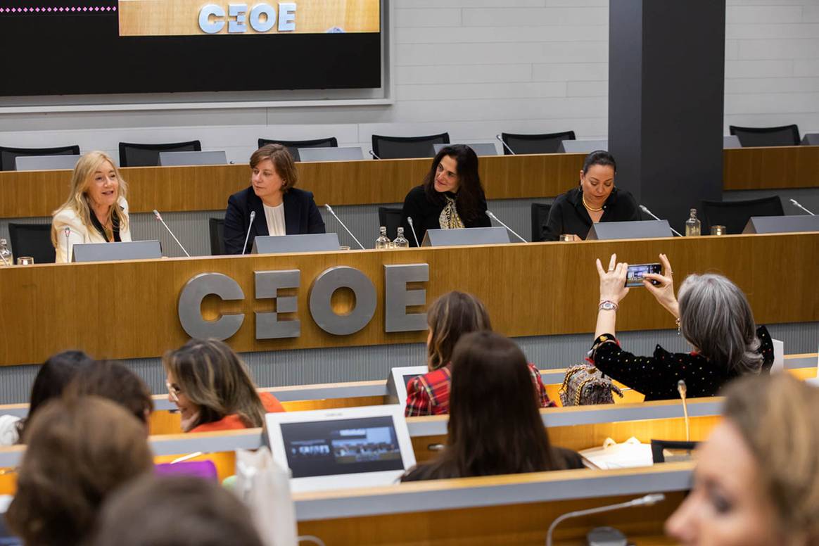 Congreso “Talento femenino en el retail textil: una historia de éxito” organizado por Arte, Wir y la CEOE.