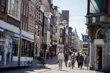 Schoenen- en kledingwinkels hard geraakt in eerste kwartaal: omzetdaling rond 15 procent