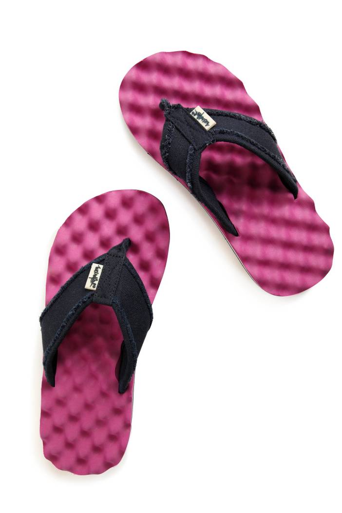 Cayman Waffle Flip Flops Raspberry Size 4 | Weird Fish