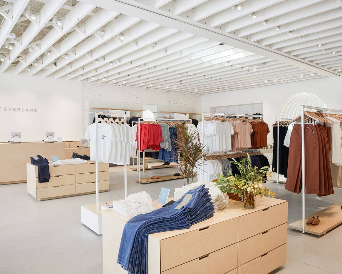 Everlane introduceert paskamer service in nieuwe LA winkel