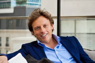 Pakkenmaker Suitsupply maakt weer winst na grote verliezen tijdens coronajaren