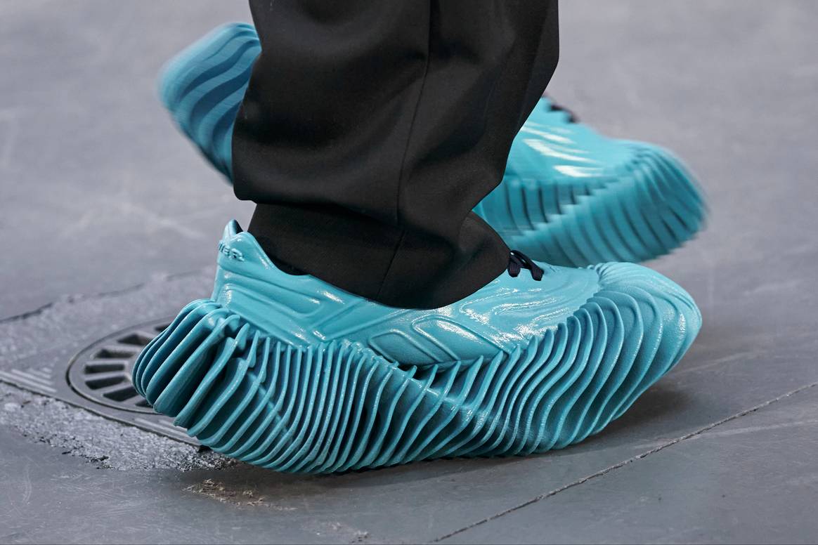 Modemerk Botter presenteerde tijdens Paris Fashion Week een samenwerking met Reebok en HP. Beeld via Launchmetrics.