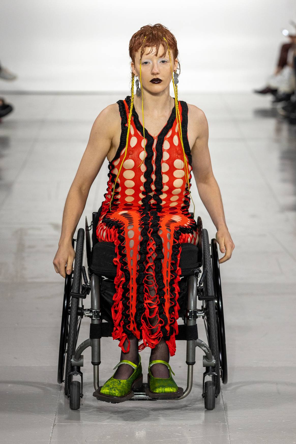 Credits: Design Museum ‘Rebel: 30 Years of London Fashion’; Sinéad O’Dwyer presents her Spring/Summer 2023 collection at London Fashion Week, Old Selfridges Hotel, London, 20th September 2022. © Chris Yates/Chris Yates Media