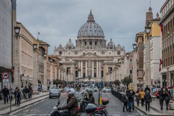 Italien: Verbrauchende zuversichtlicher – Unternehmensstimmung stagniert