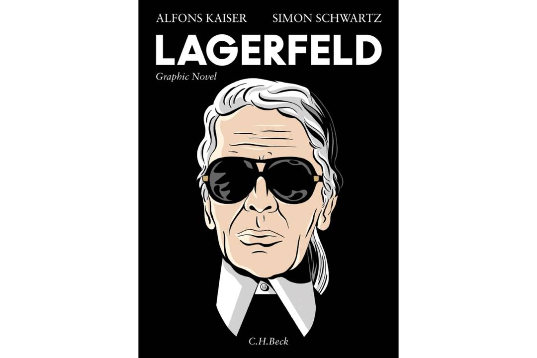 Lagerfeld, uma história em quadrinhos sobre a vida do designer de moda por Alfons Kaiser e Simon Schwartz.