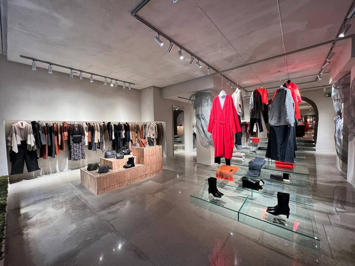 Photo Credits: Interior de la nueva flagship store de Adolfo Domínguez en el número 40 de la calle de Serrano de Madrid. Adolfo Domínguez, fotografía de cortesía.