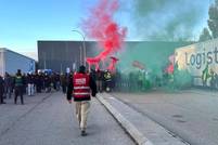 Cargas de la Guardia Civil, presiones y ultimátums: la huelga de Inditex en Cabanillas se enquista 