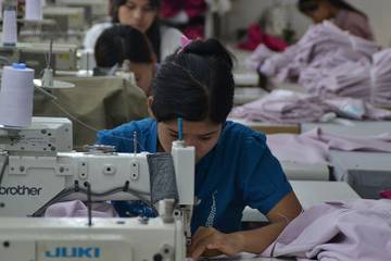 Trabajo infantil y salarios bajos: El costo real de producir moda en Myanmar