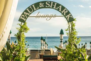 Modischer Meerblick: Paul&Shark gestaltet Beach Club