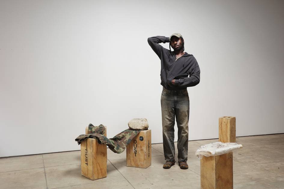 Dev-Hynes-inszeniert-Spannungen-in-neuer-Levi-s-Fr-hjahr-Sommer-2026-Kampagne