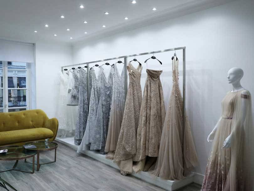 Tony Ward : le couturier ouvre son premier showroom rue du Fbg. Saint-Honoré à Paris