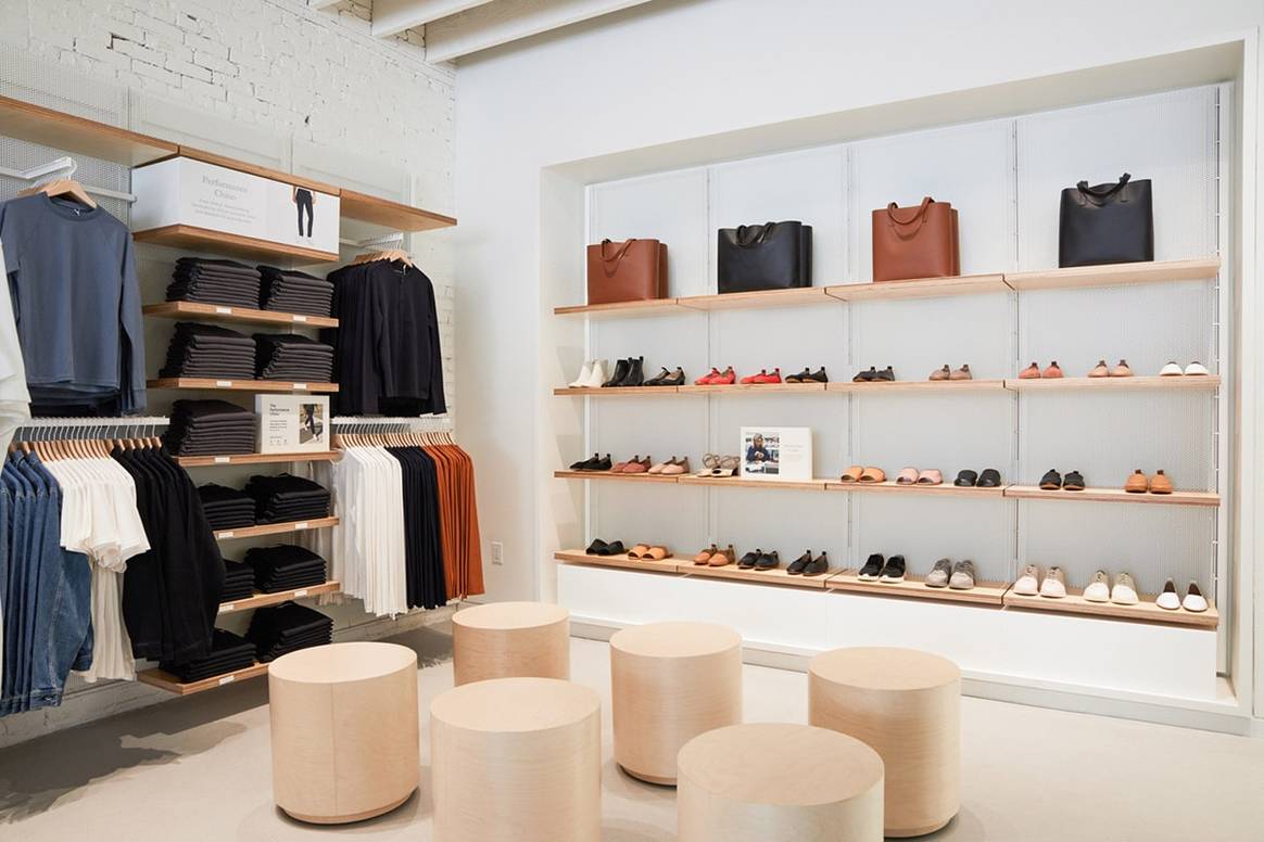 Everlane introduceert paskamer service in nieuwe LA winkel