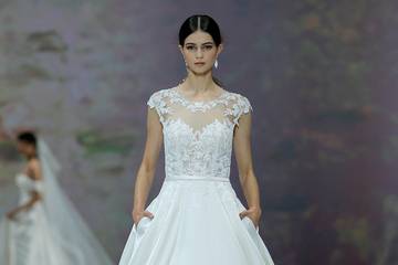 Vídeo: Colección nupcial de Marchesa para Pronovias 2023 en la BBFW